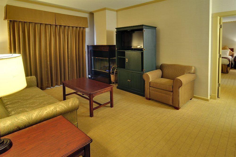 Best Western Plus Palm Court Hotel Davis Exteriér fotografie