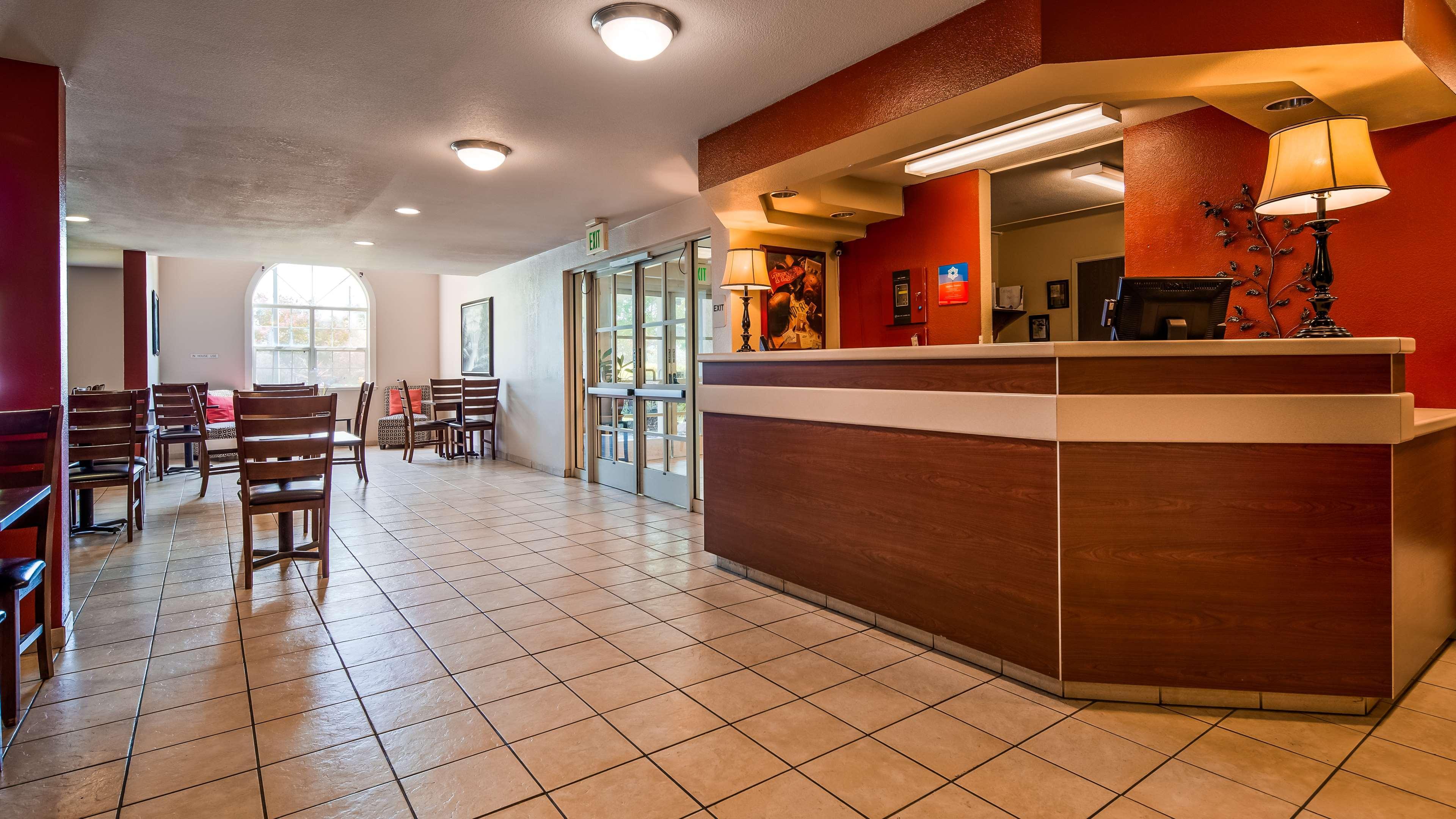 Best Western Plus Palm Court Hotel Davis Exteriér fotografie