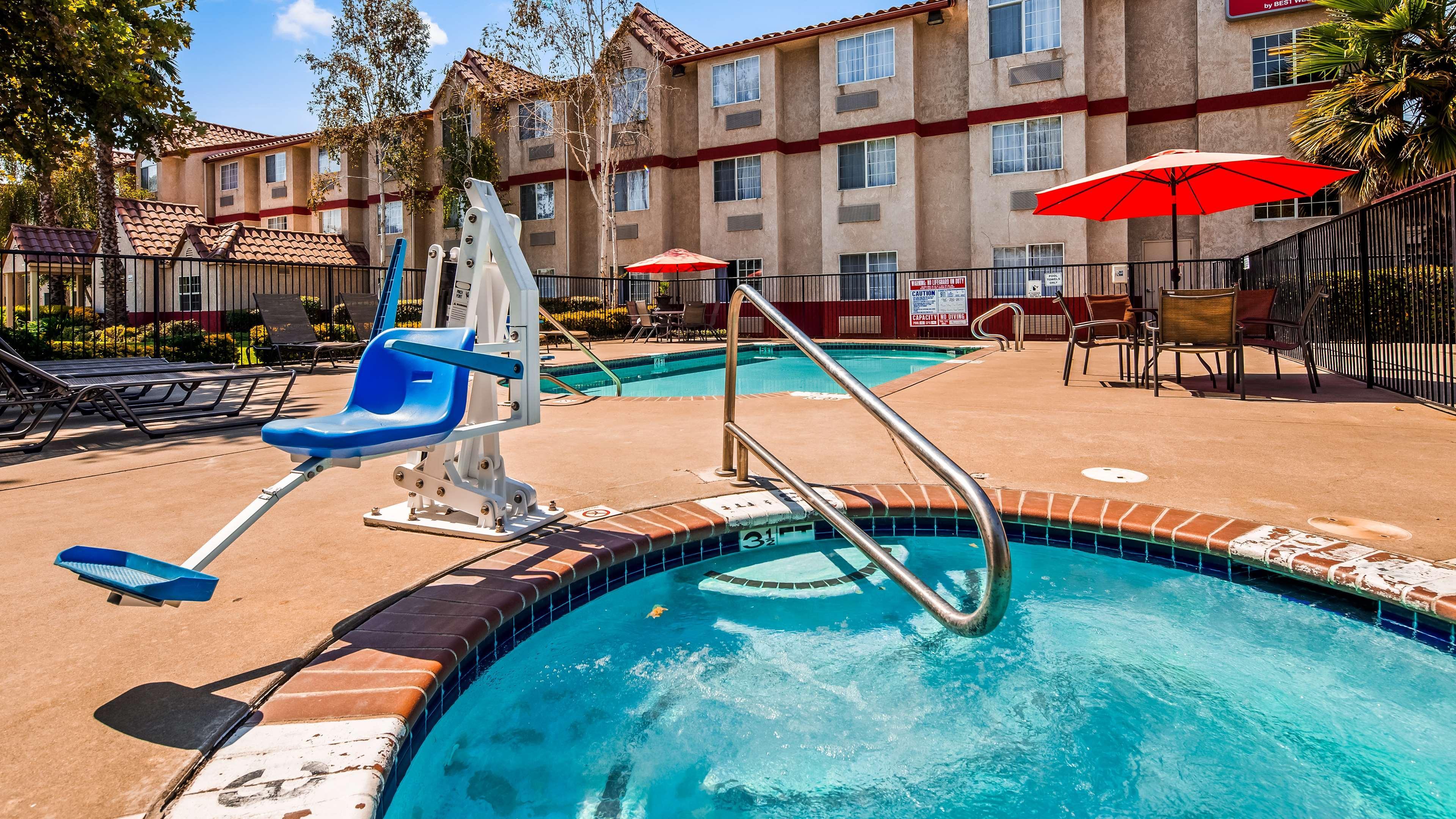 Best Western Plus Palm Court Hotel Davis Exteriér fotografie