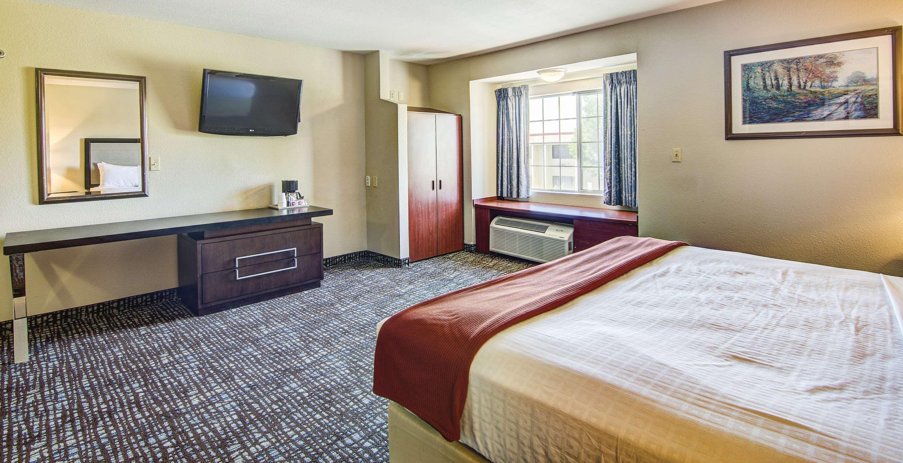 Best Western Plus Palm Court Hotel Davis Exteriér fotografie