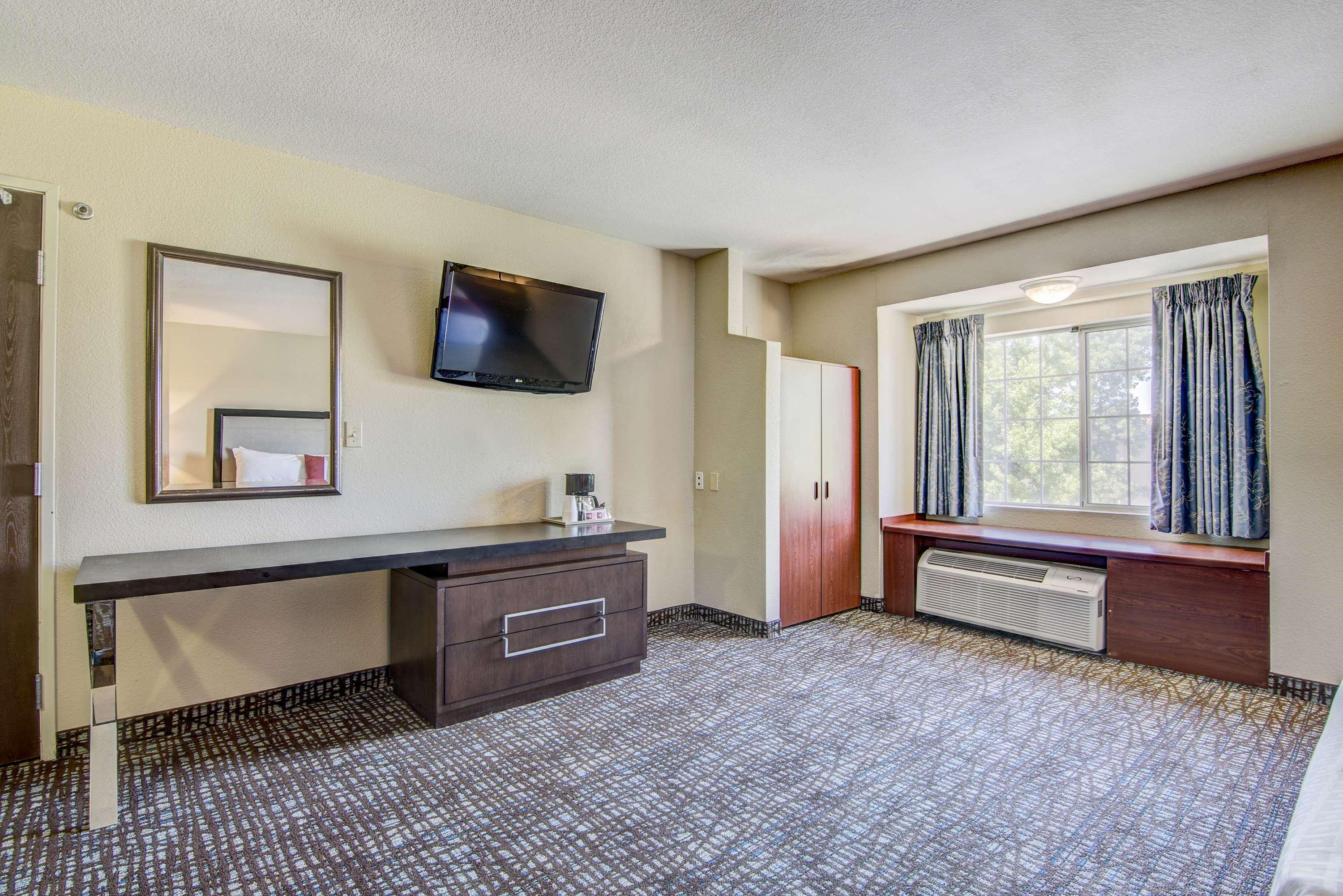 Best Western Plus Palm Court Hotel Davis Exteriér fotografie
