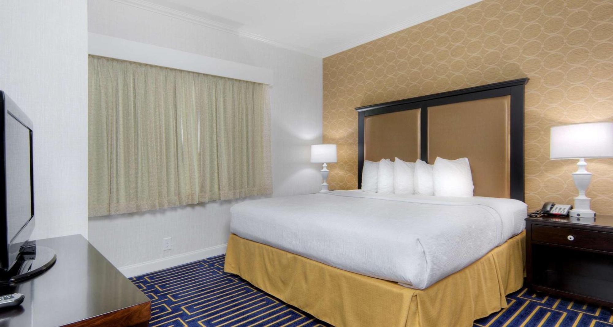 Best Western Plus Palm Court Hotel Davis Exteriér fotografie