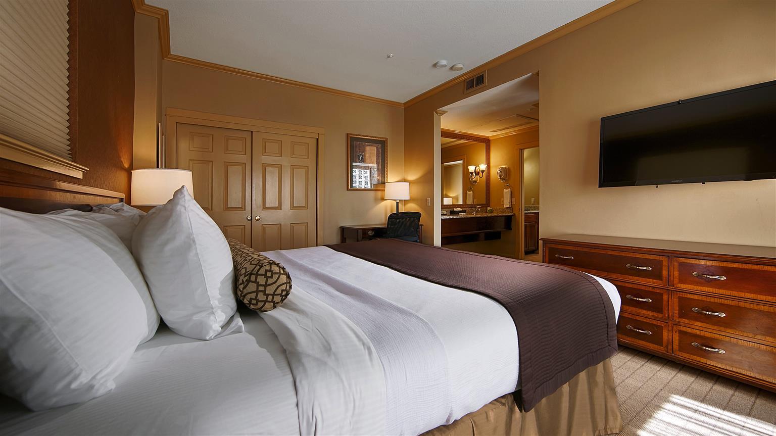 Best Western Plus Palm Court Hotel Davis Exteriér fotografie