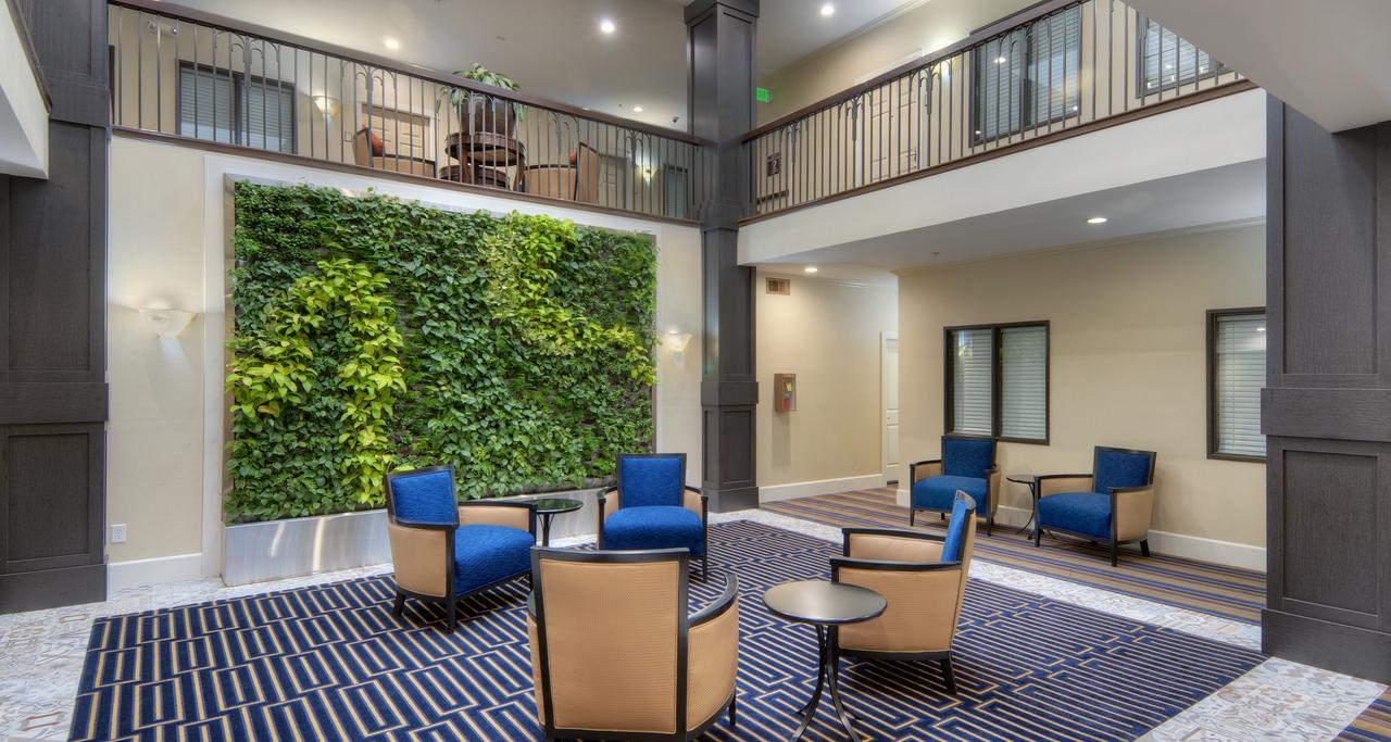 Best Western Plus Palm Court Hotel Davis Exteriér fotografie