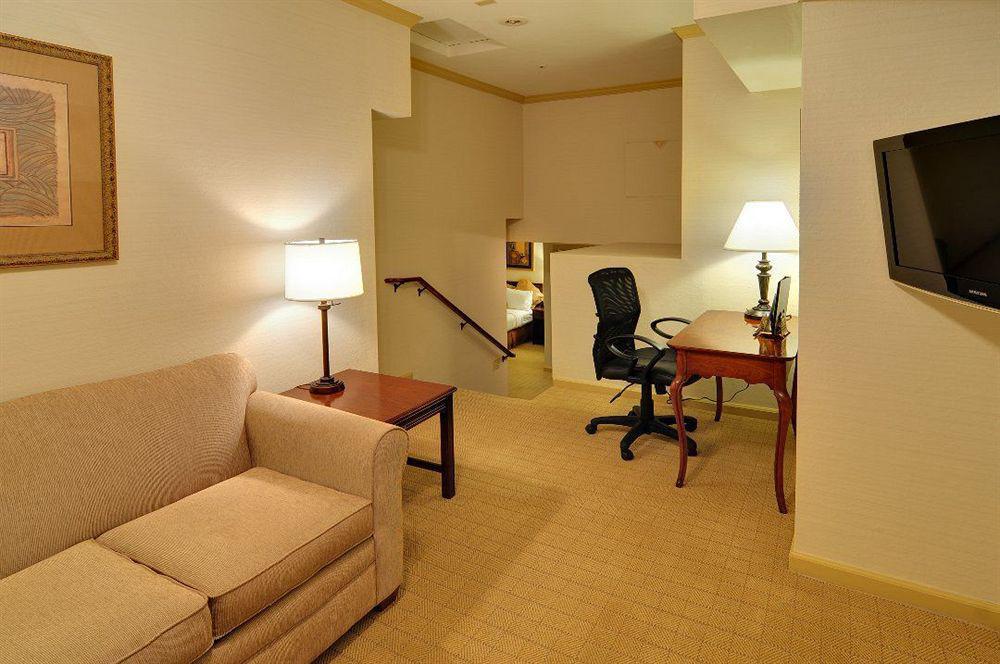 Best Western Plus Palm Court Hotel Davis Pokoj fotografie